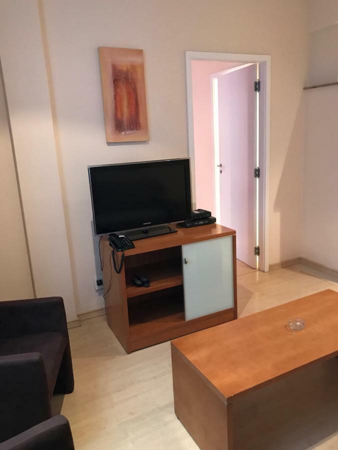 Residencial Com Servicos 45 Metros Decorado Com Sala, Suite E Cozinha Na Quadra Da Praia De Copacabana Rio de Janeiro Exterior photo